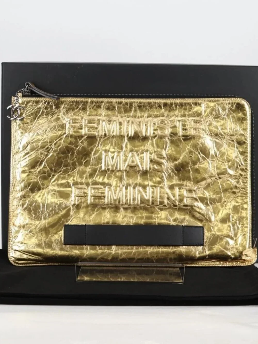 CHANEL brand	chanel color	gold
